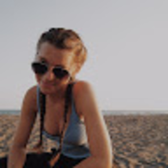 Meet your Posher, Alexandra - Picture 1 of 1